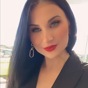 Meet your Posher, Anne